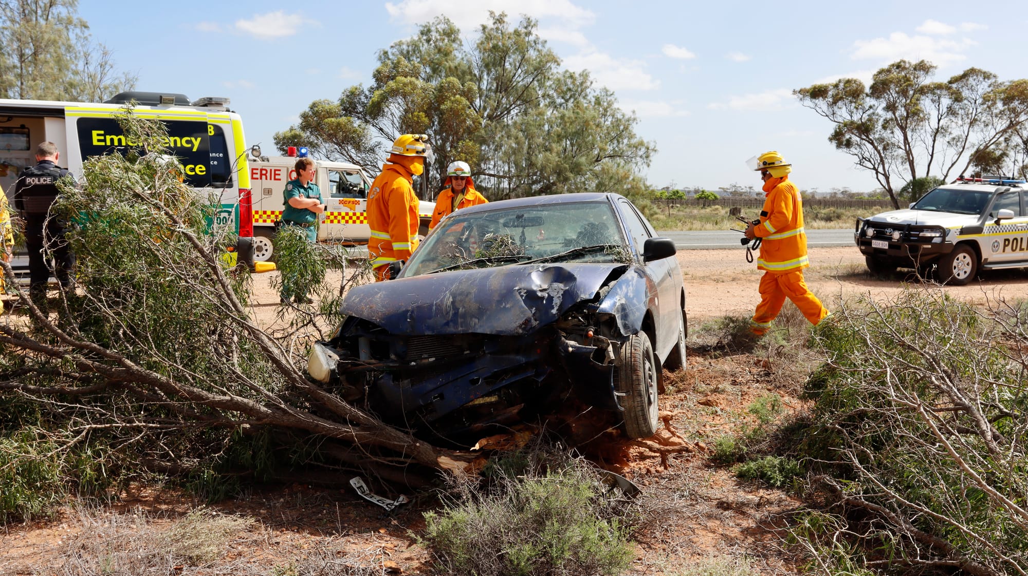 Minor injuries in Lowbank collision