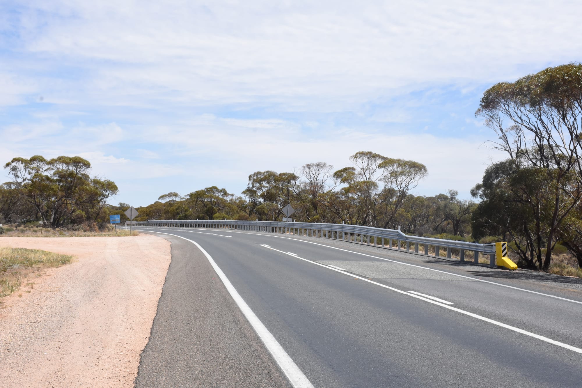 Highway barrier backlash