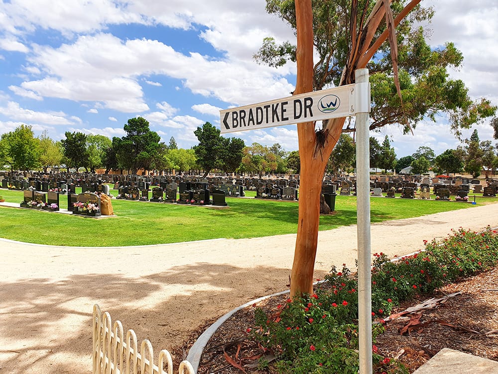 Bradtke duo honoured at Loxton Cemetery