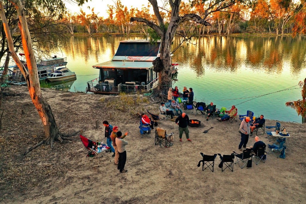 Boat club tours the Riverland