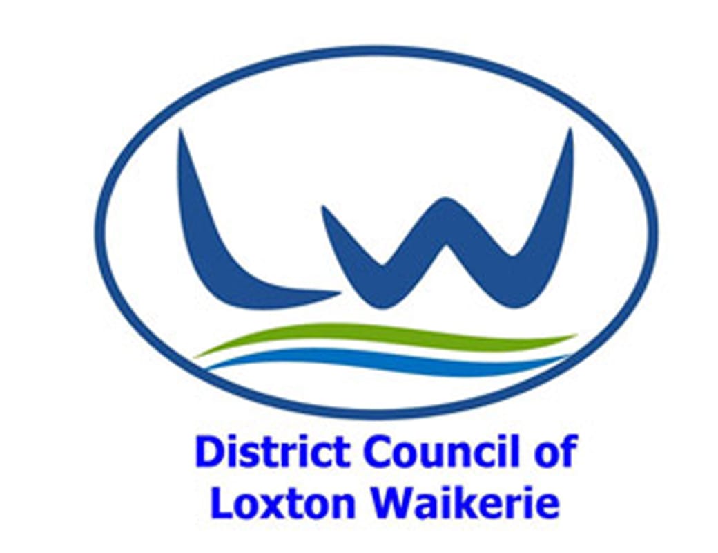 Exit stage left: Two senior figures resign from council