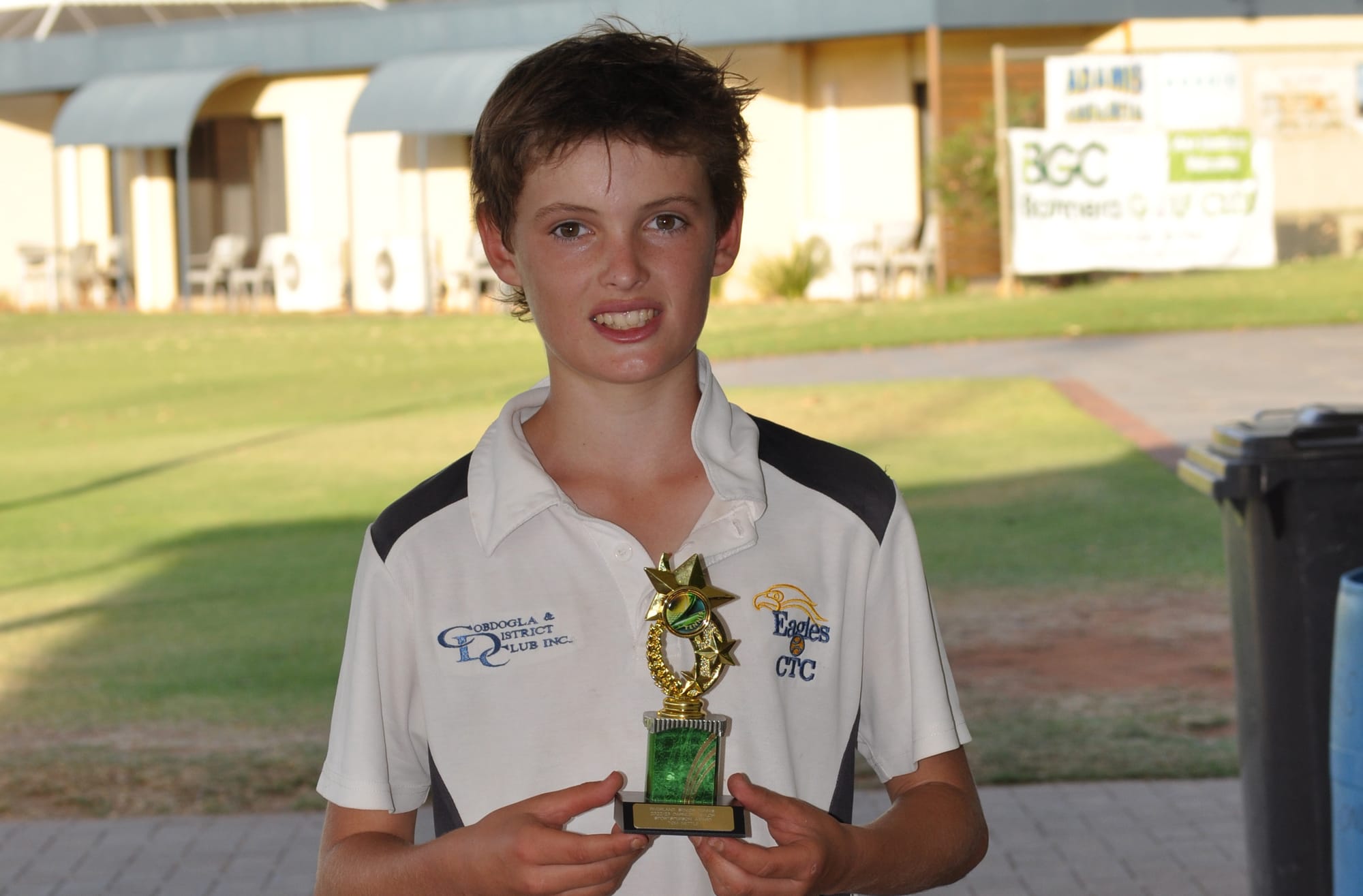Tom nets prestigious Riverland tennis award