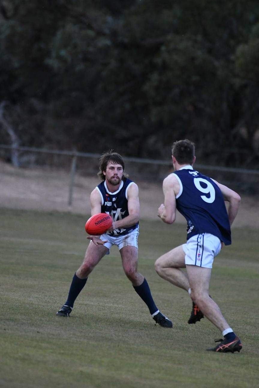 Bulldogs storm into second spot