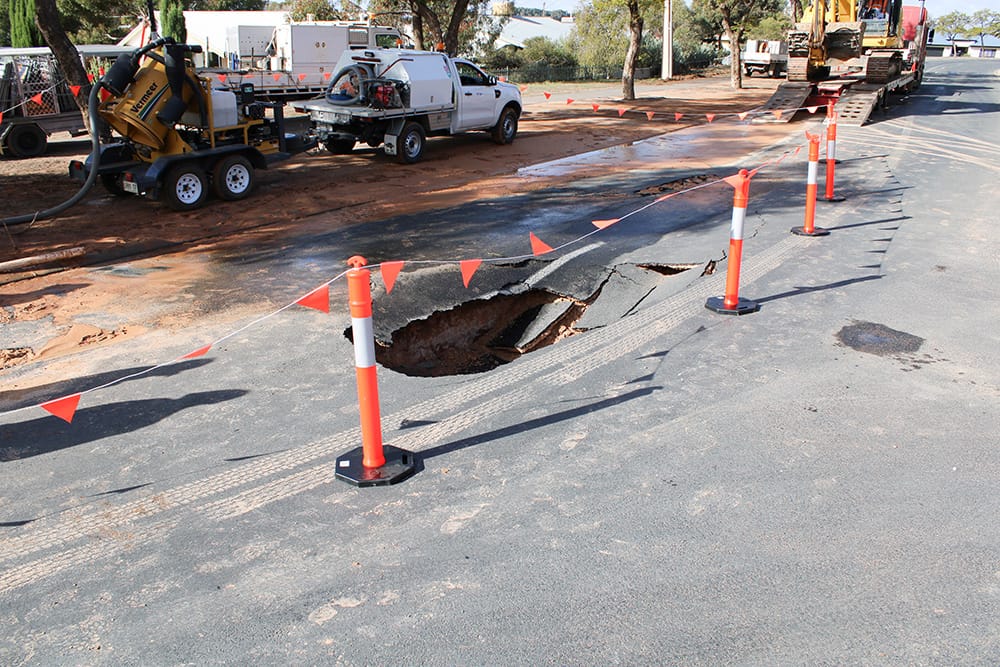Burst pipe floods Waikerie road