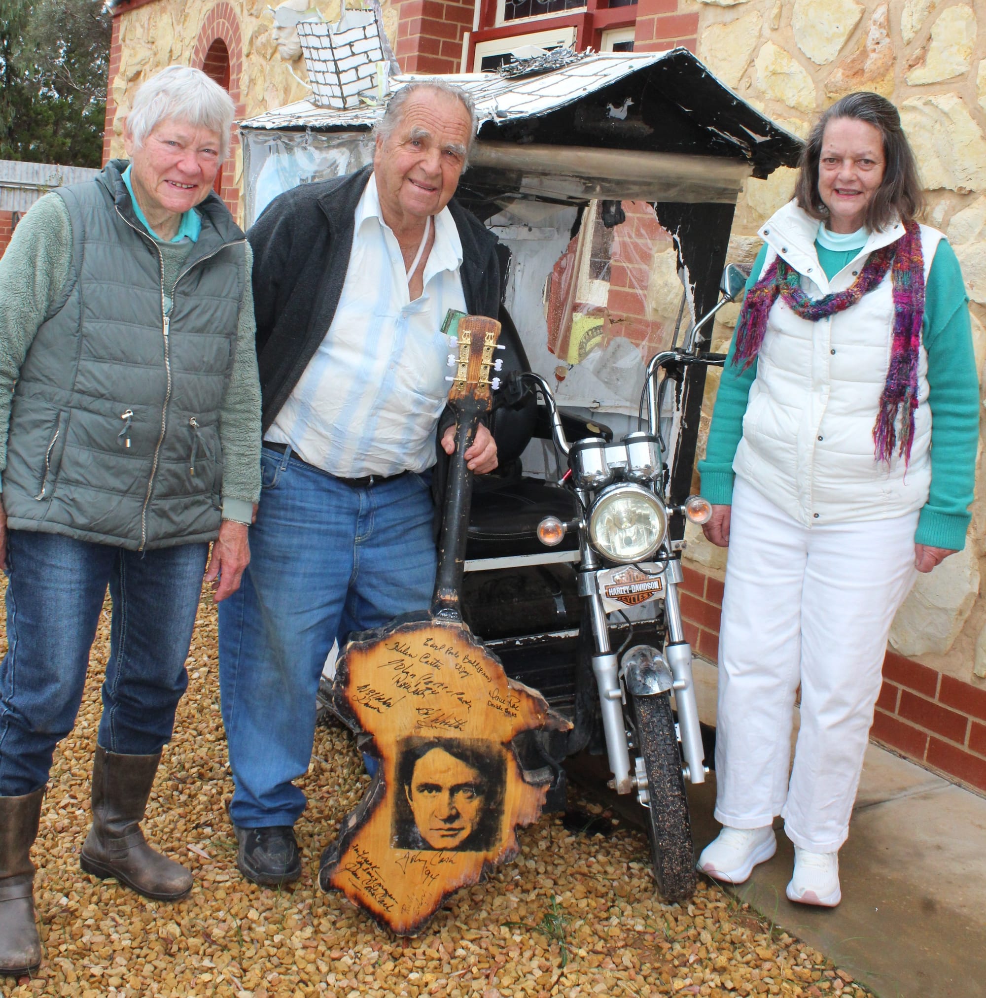 Frank entertains WAB at Paringa