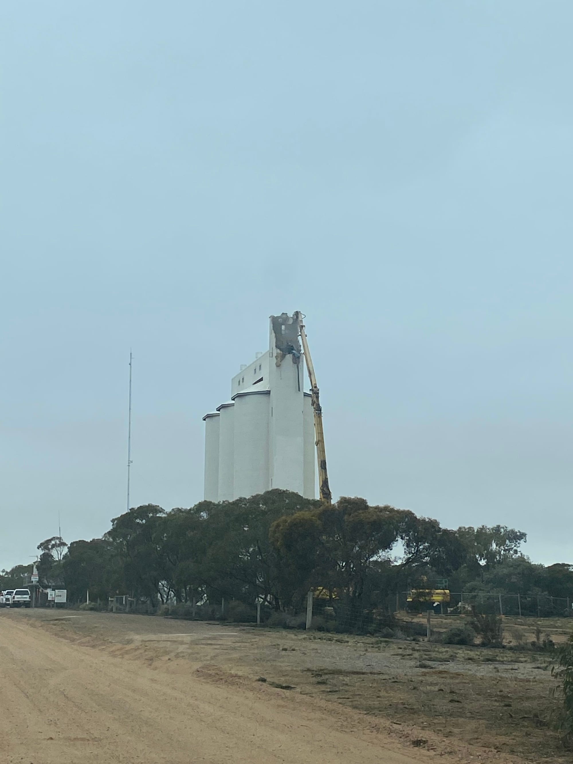Wunkar landmark silo demolished