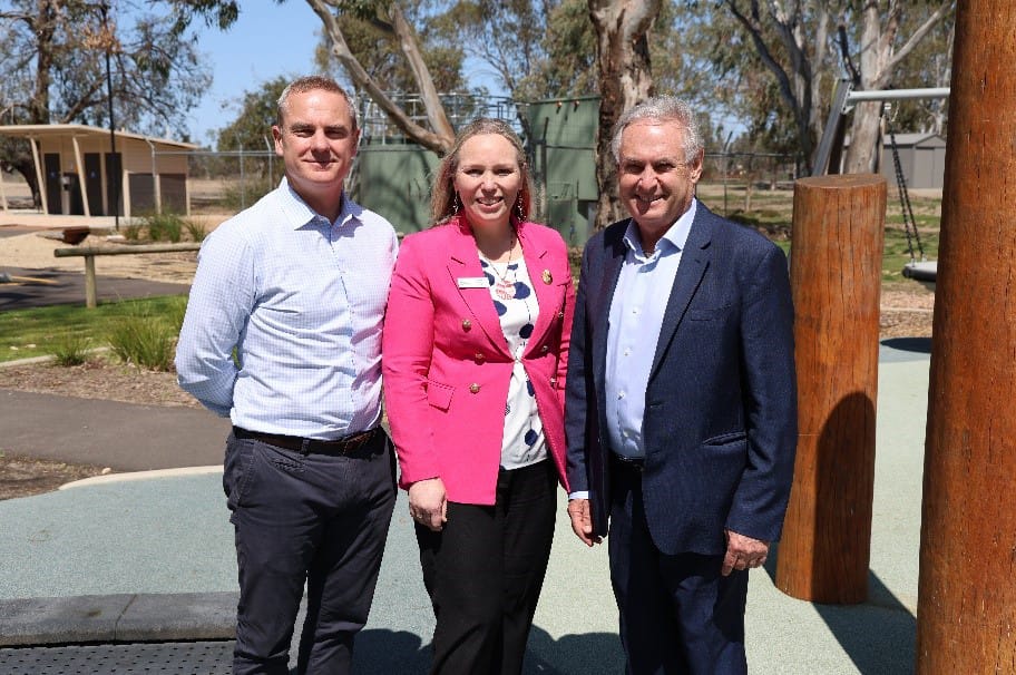 Tourism Minister tours Mid Murray