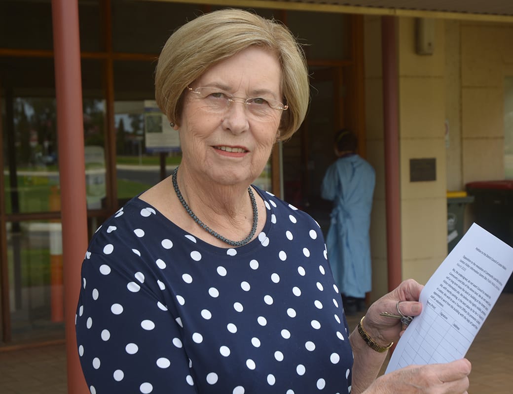 Loxton locals push for information centre site reversal