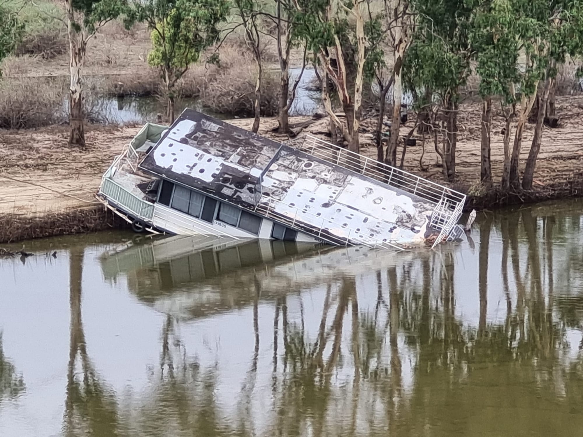 Riverland houseboat owners weigh up retrieval costs