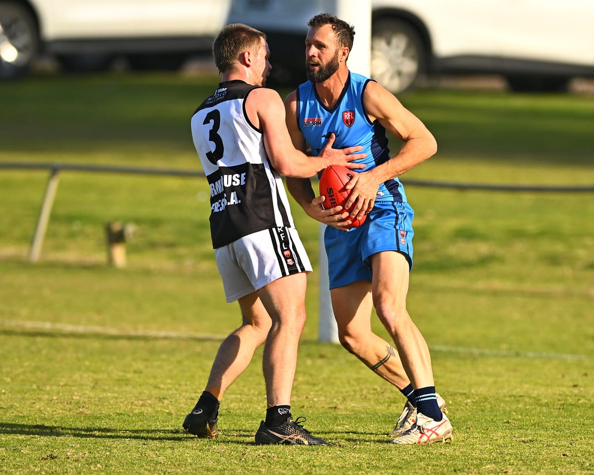 Roos snap losing streak as Pies threaten
