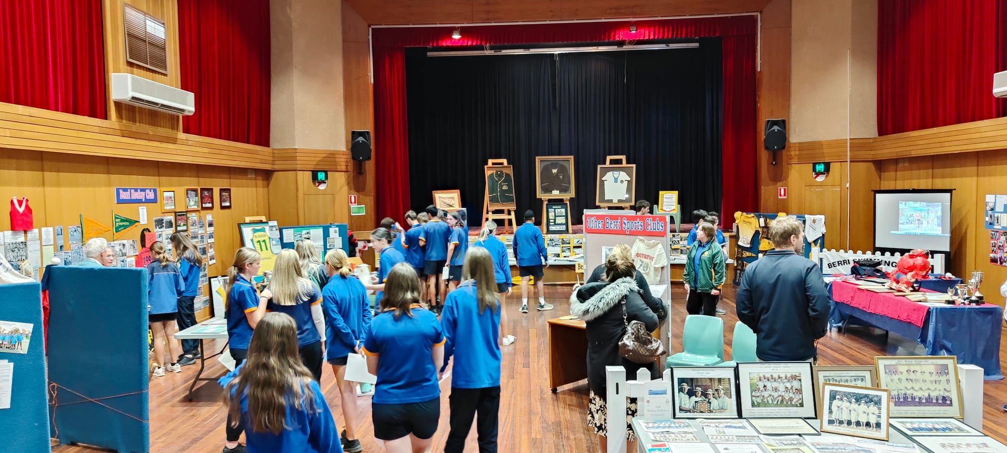 Hundreds view Berri Sporting History display
