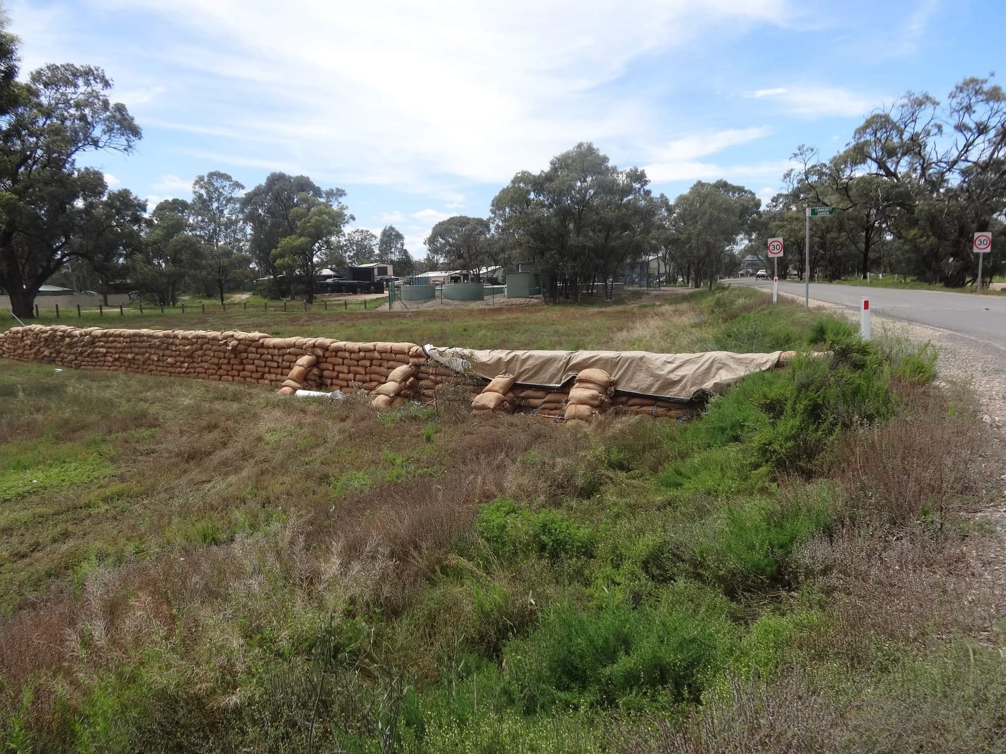 Blanchetown unites in flood preparations