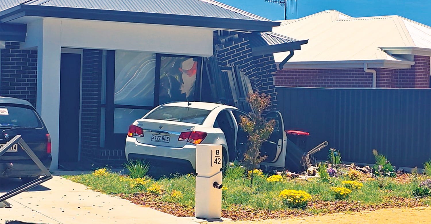 Car goes into Wattle St home