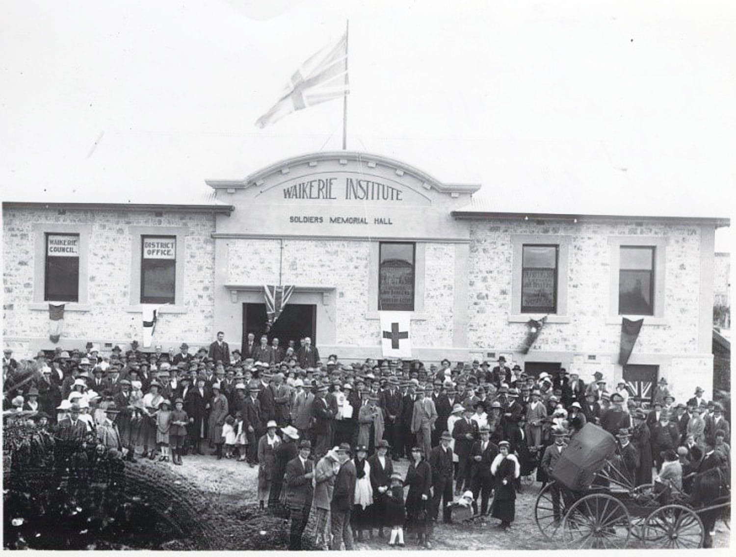 See historical photos at Waikerie RSL museum