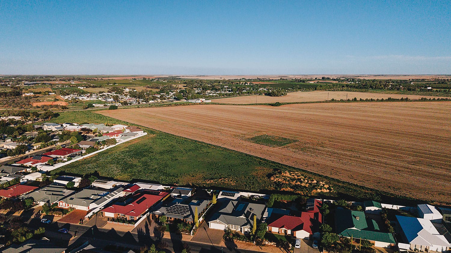 New houses in Loxton? Major cropping land up for sale