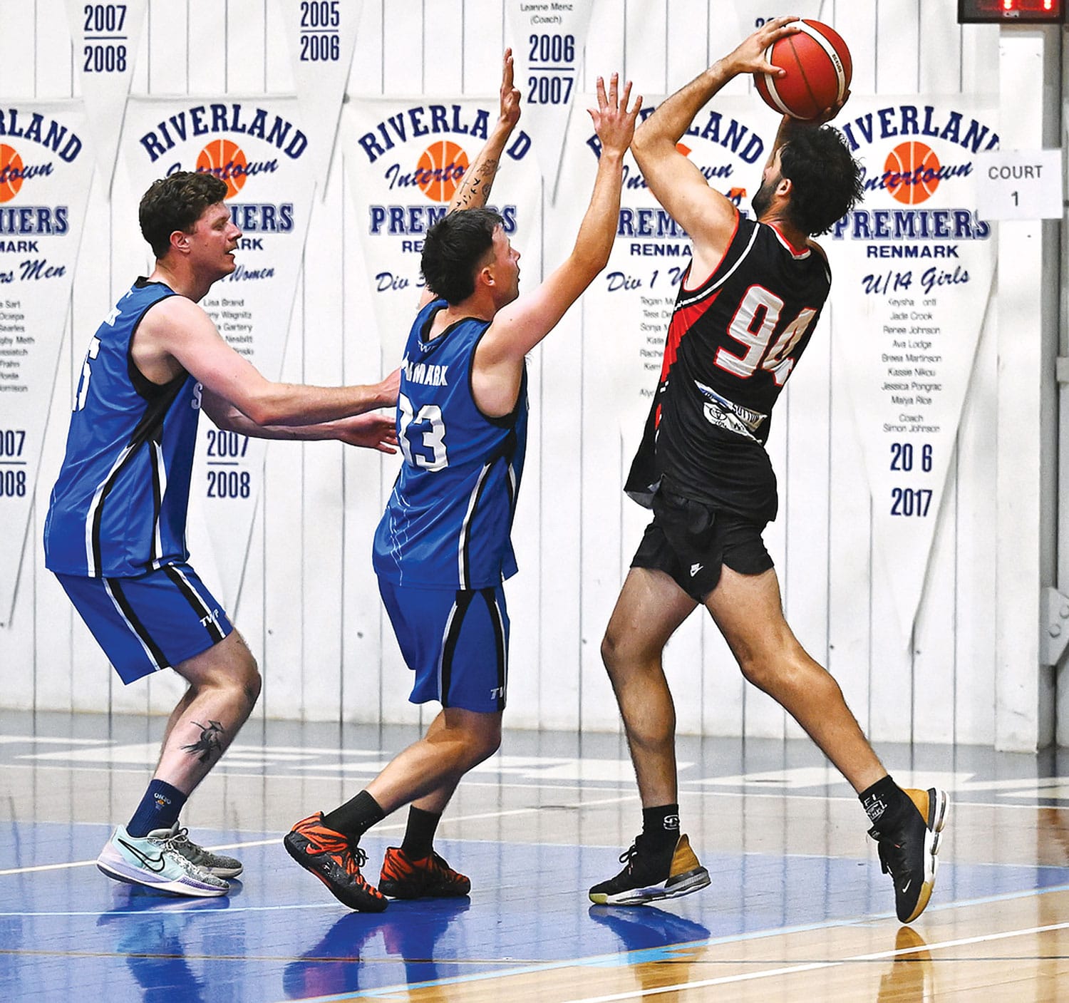 Steamers start season with a splash