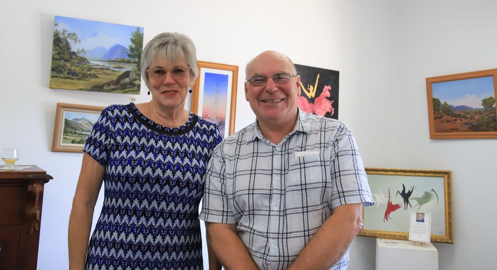 Salisbury Art Society’s award winning artists exhibit at Waikerie post image