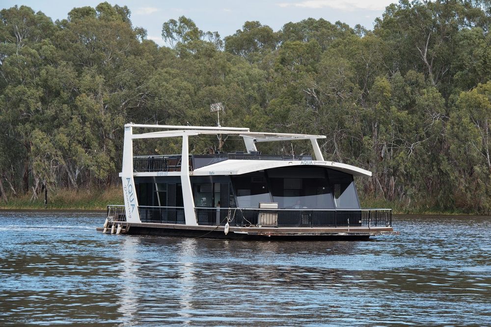 Tourism gong to Riverland houseboat business post image