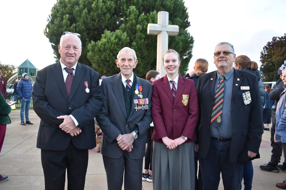 Loxton pays its respects post image