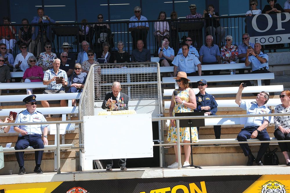 Community gathers to celebrate Loxton’s best post image