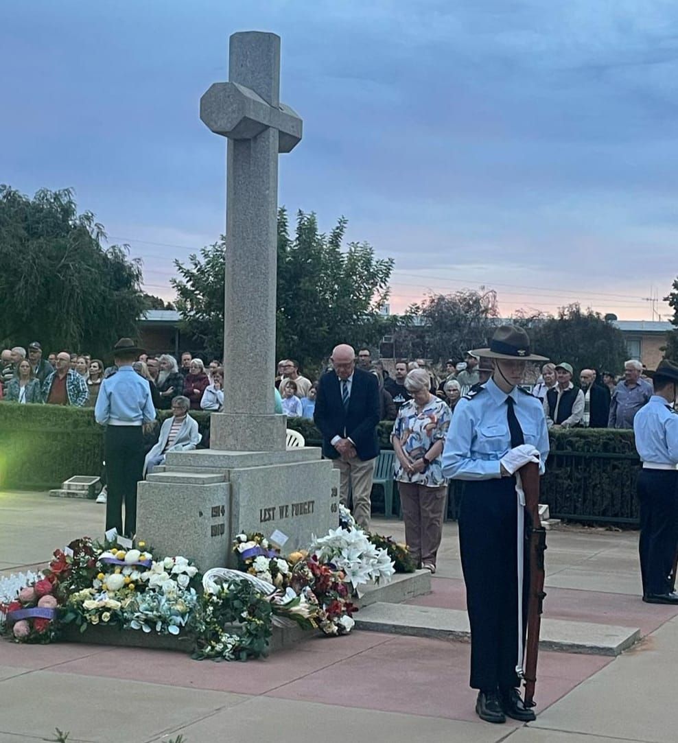 Loxton gathers for Anzac Day memorial post image
