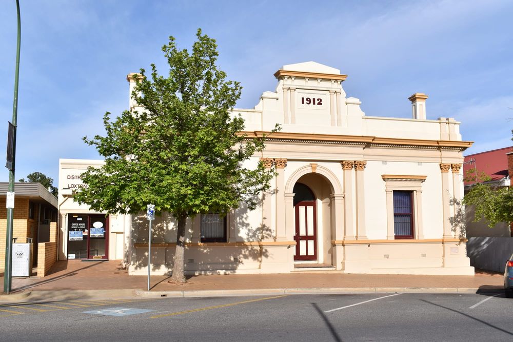 VIC first for Loxton, then toilets post image