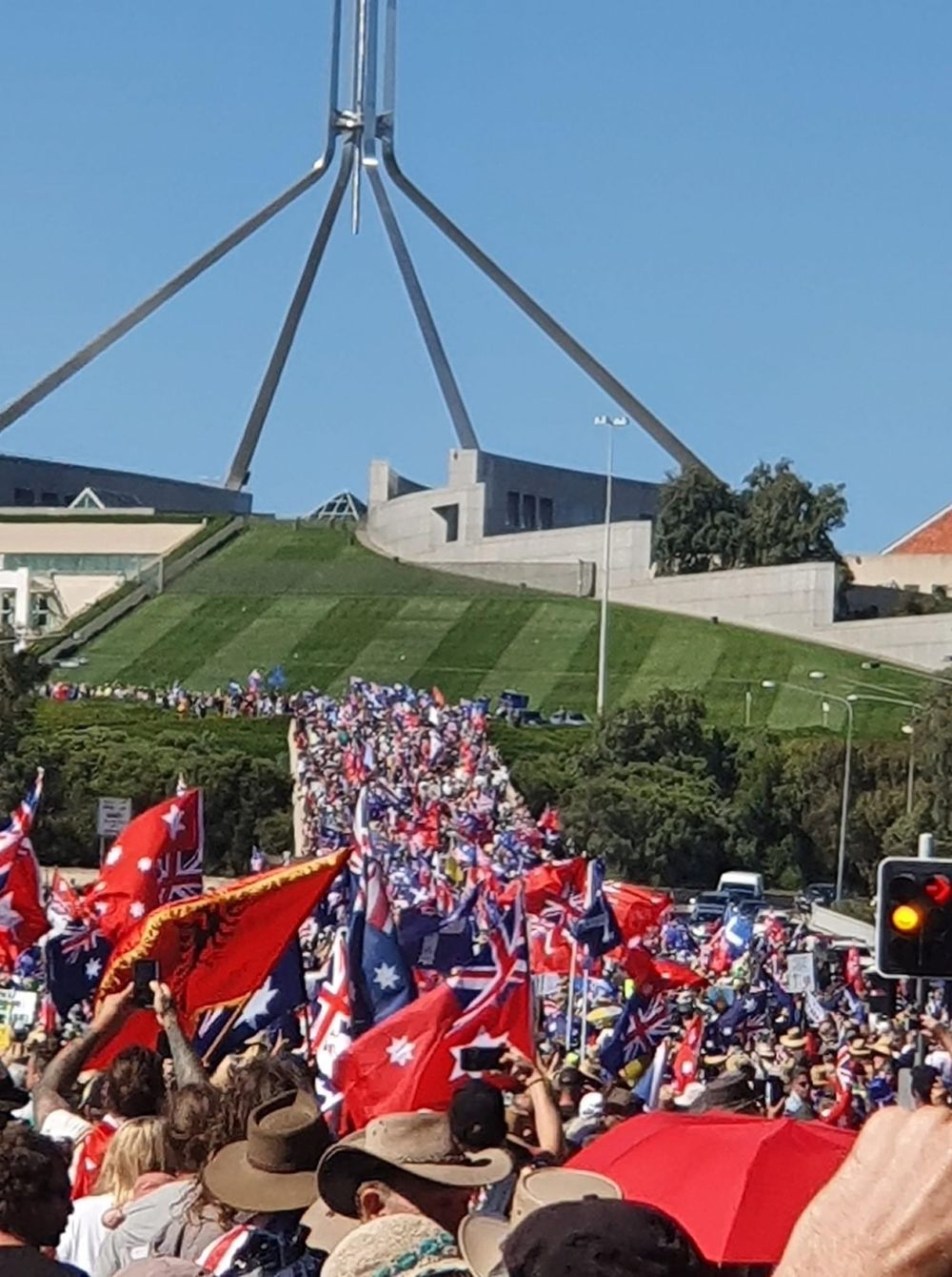 Glossop man among thousands at anti-mandate protest...Local grower joins Canberra convoy post image