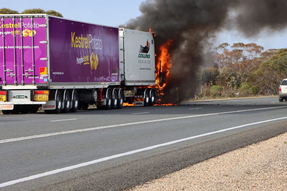Driver escapes truck fire at Waikerie post image