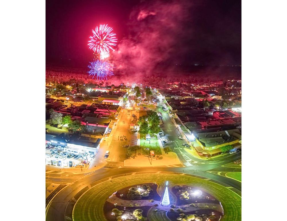 Let there be light: Loxton lights preparation under way post image