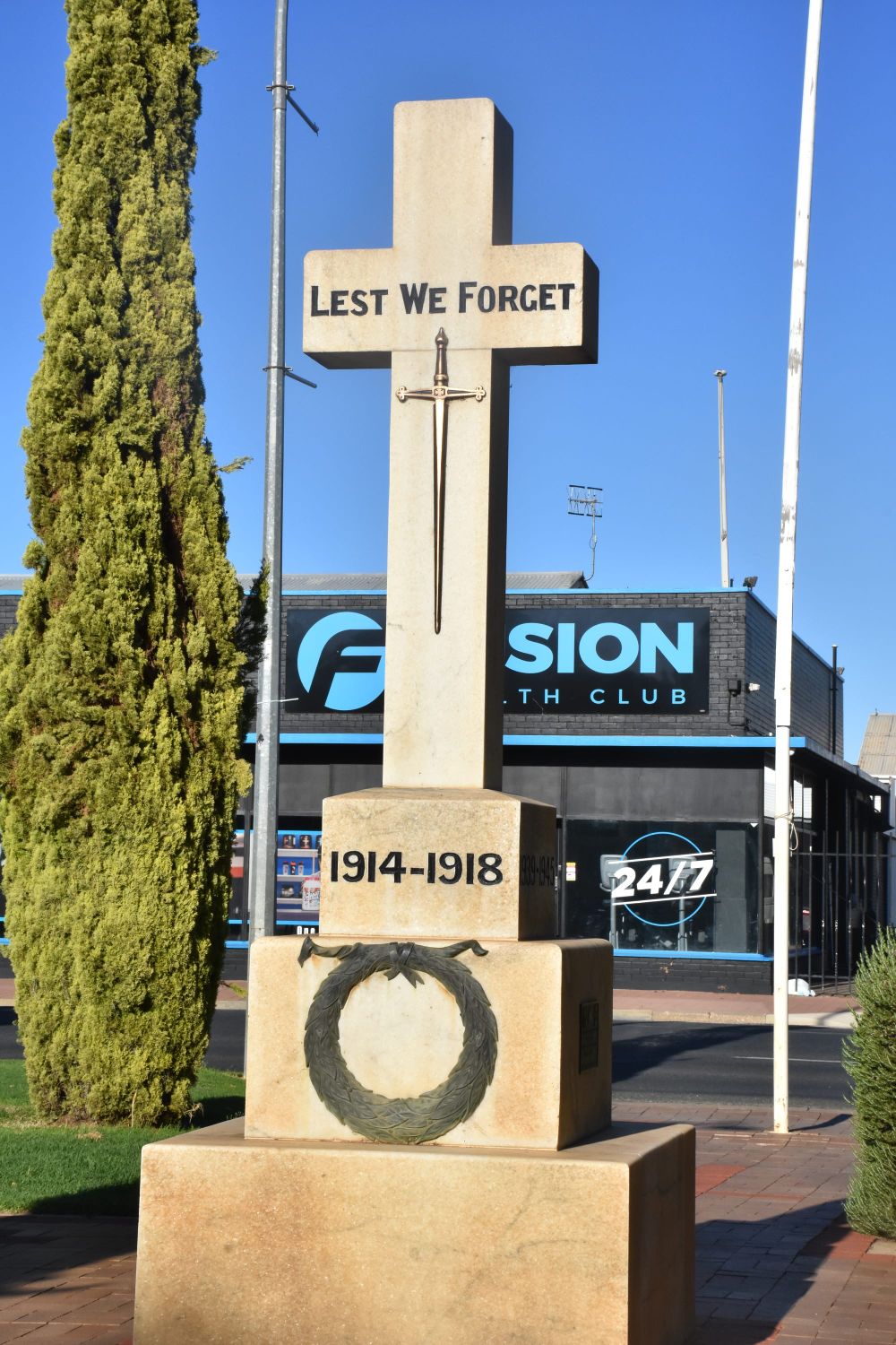 Rosemary, not poppies, plus other facts about Anzac Day traditions post image