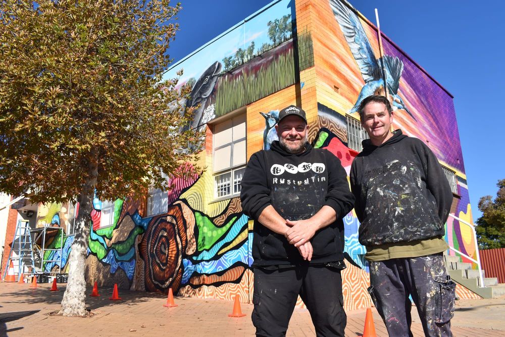 Artists unite for main street mural post image