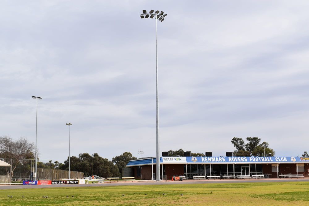 Renmark Oval lights up post image
