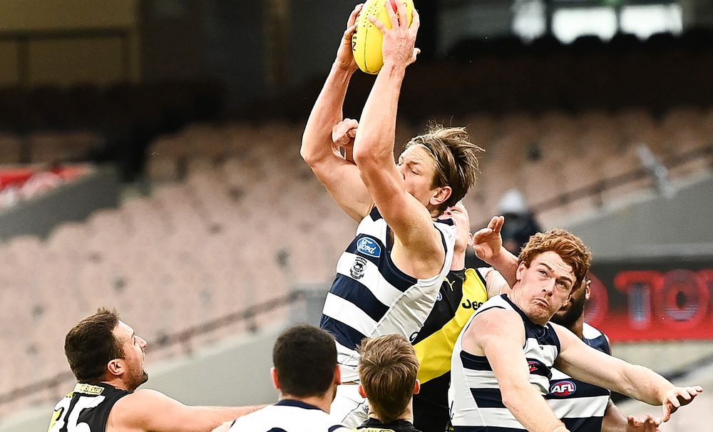 Fancy a stay at the Novotel? Get your AFL tips in this year post image