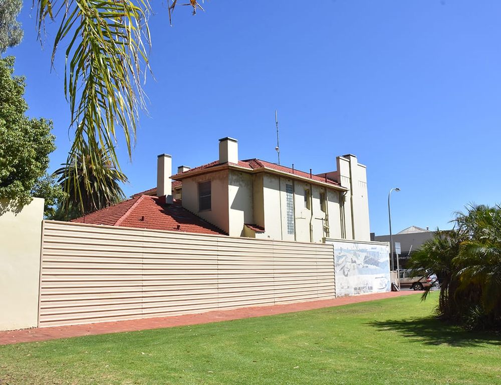 Public opinion wanted on bank building’s future post image