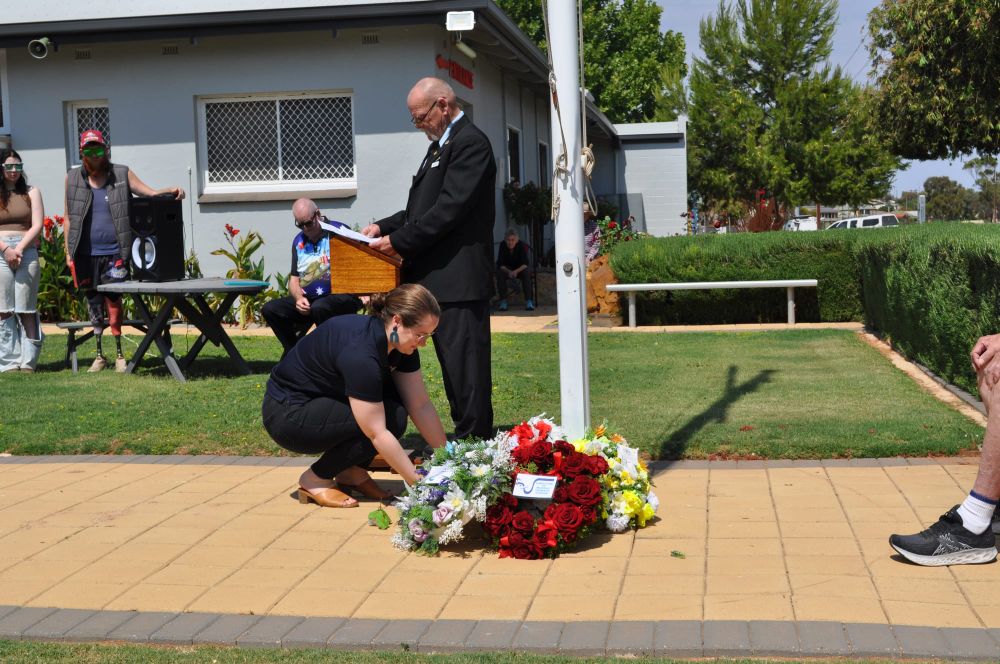 Barmera stops to remember post image