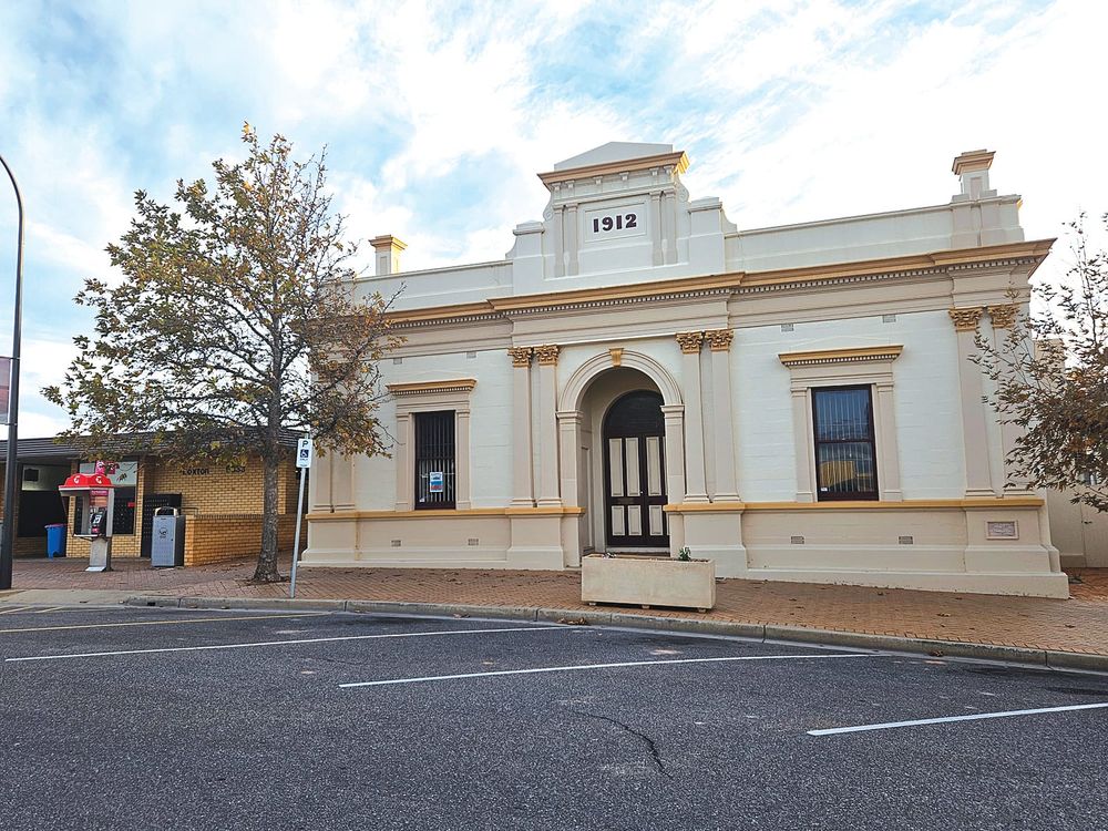 Homecoming for Loxton library post image
