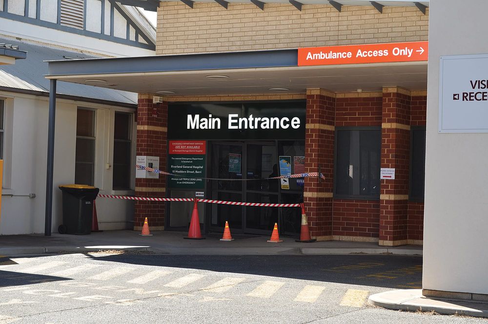 Vehicle crashes onto Renmark Paringa District Hospital post image