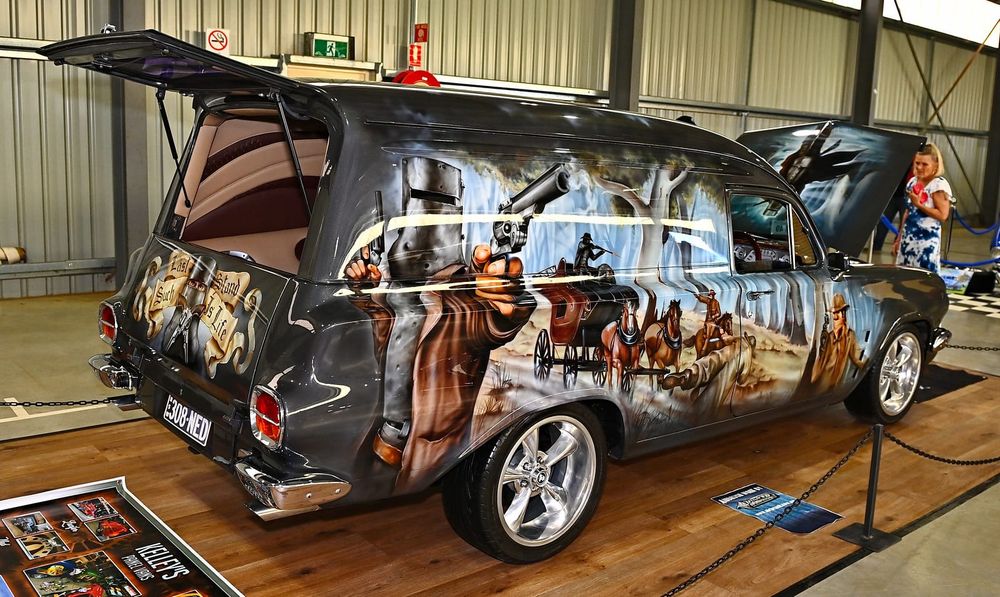 Old school vans take over Barmera post image