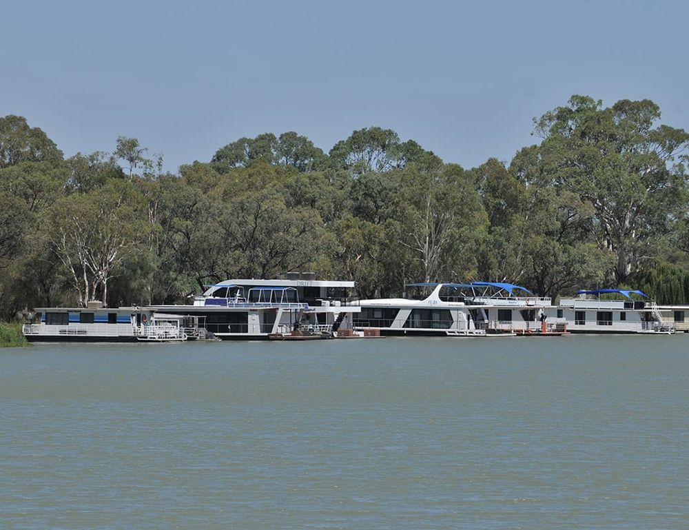 Houseboat owners call for public forum post image