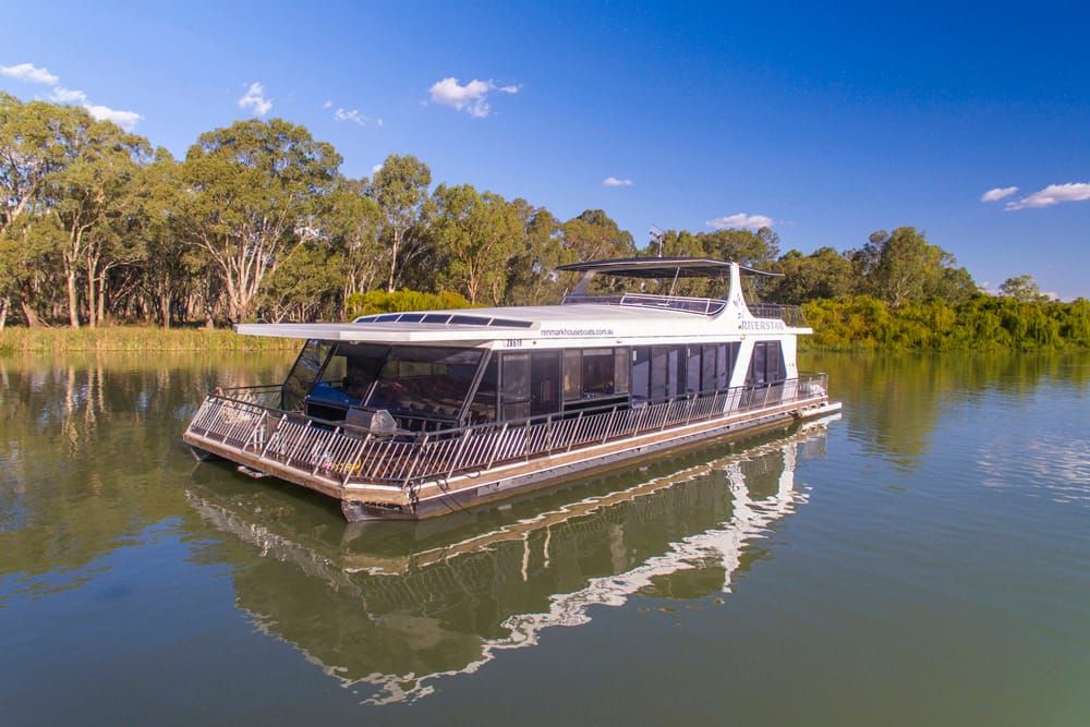 The ultimate houseboat holiday post image