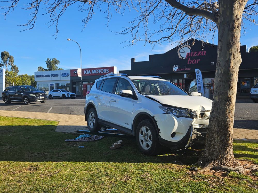 Local airlifted following crash in Loxton post image