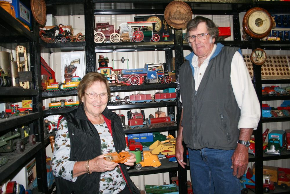 Don talks tin toys to Paringa WAB post image