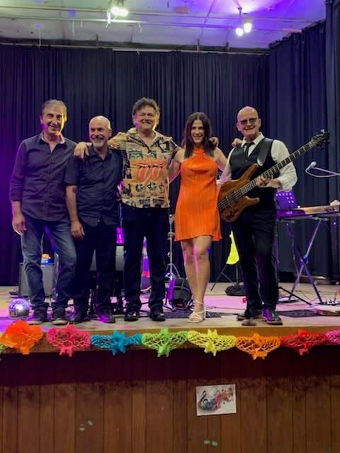 Sell-out crowd at Waikerie’s retro concert post image