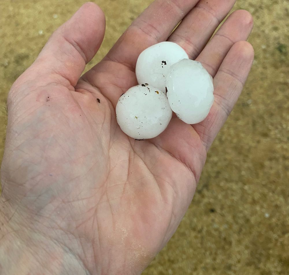 Hailstorm rips through two Riverland towns post image