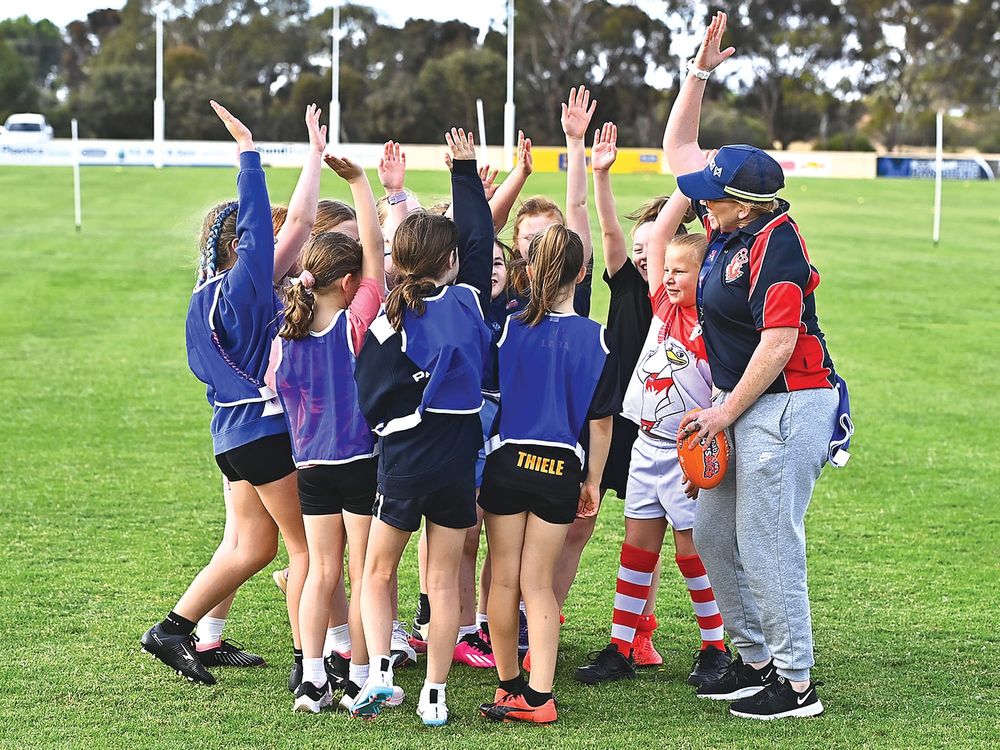 Riverland girls footy off to a flyer post image