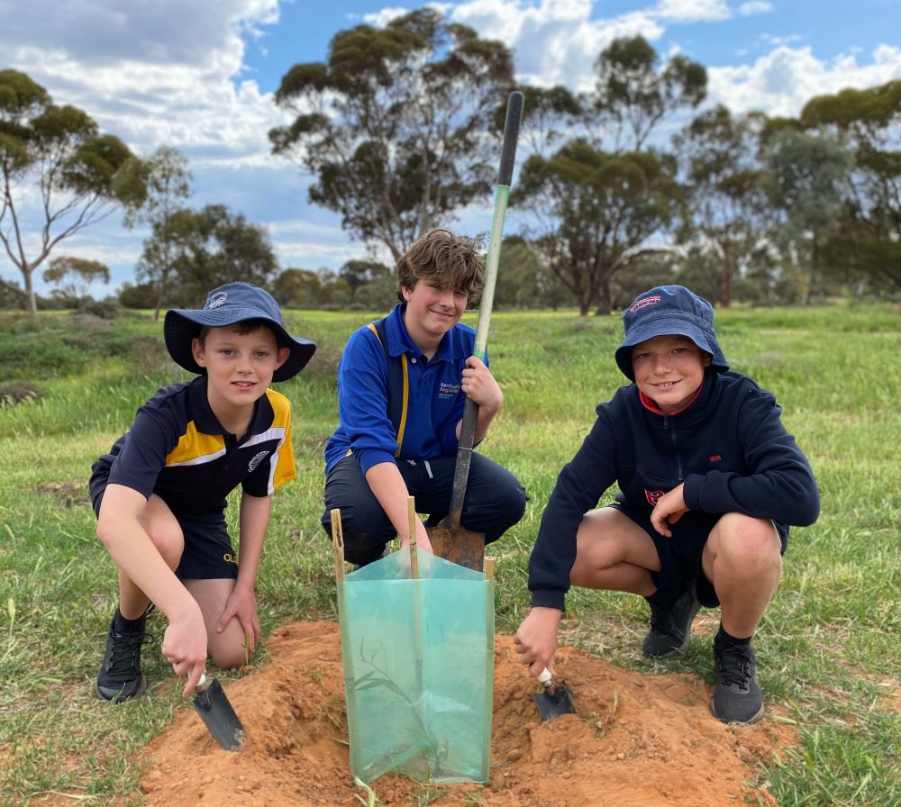 Students dig in to help community post image