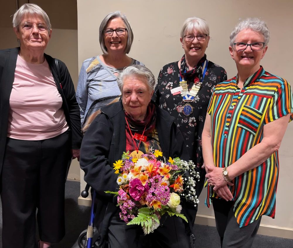 Loxton Probus ladies prepare to attend Swan Reach outing post image