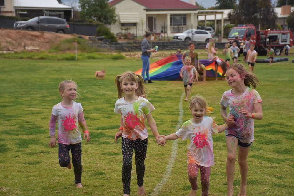 Loxton students go for a colour run fun post image