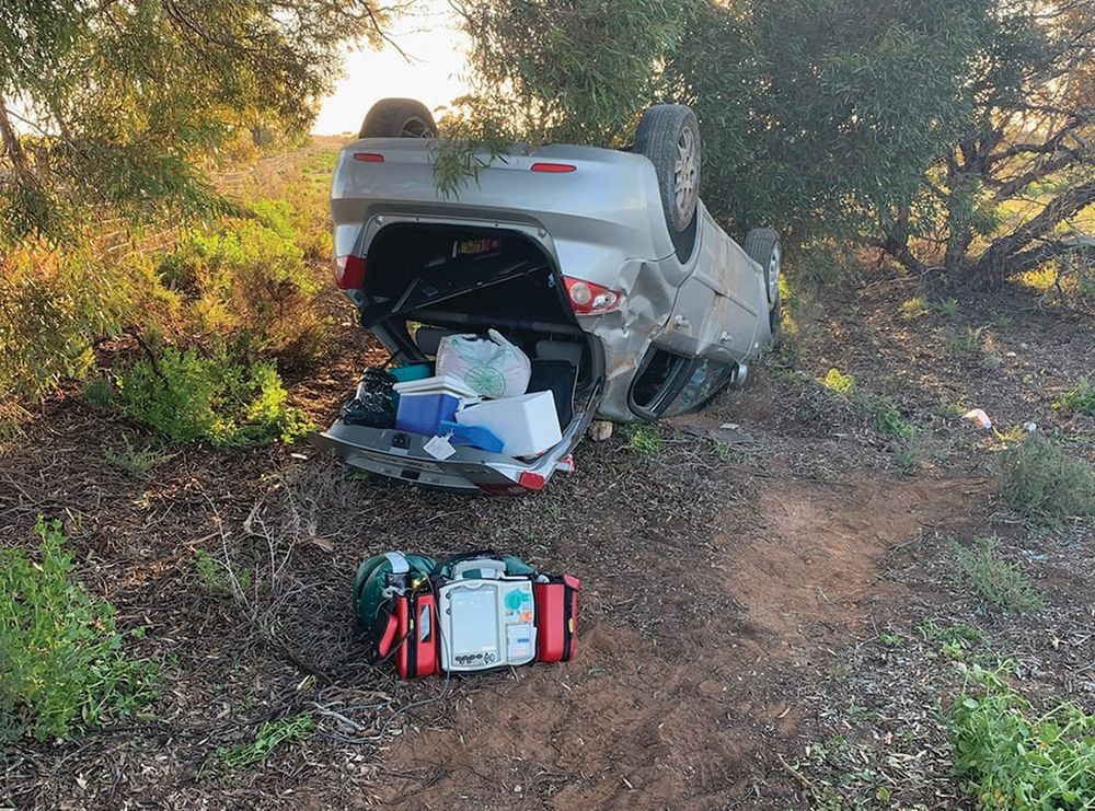 Car roll and house fire in Waikerie post image
