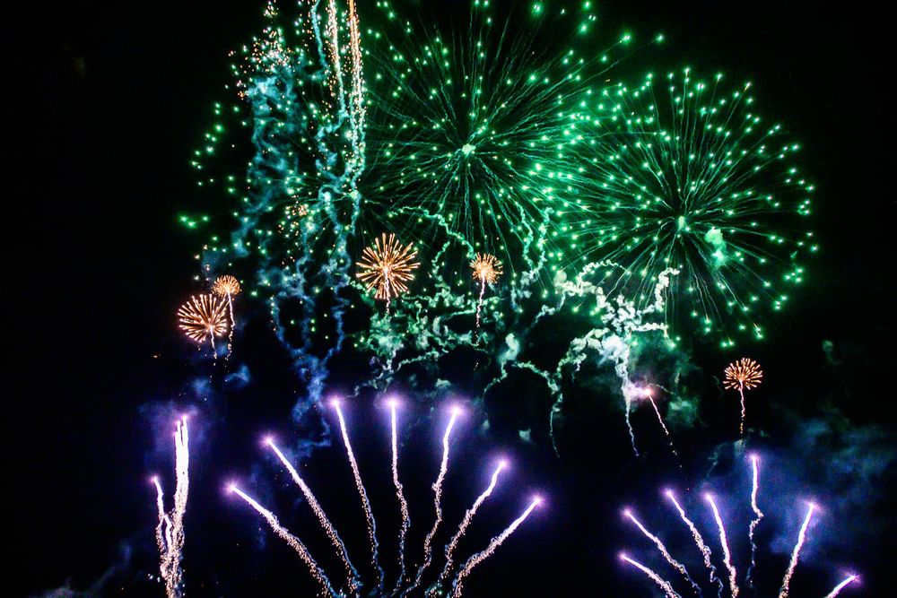 Bumper fireworks crowd honours Mike post image